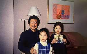 施明德停靈百日後4/30火化 女兒抱骨灰回家：此後一家3人每天陪他