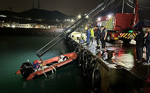 基隆外木山漁港轎車落海  車內無人持續搜索