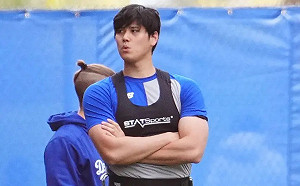 大谷翔平有夠粗！ 手臂炸裂、T恤快被撐破