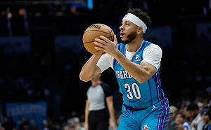 小柯瑞披30號黃蜂戰袍　老柯瑞喊話夢想成真