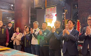 賴清德雲林斗六發紅包！現場湧排隊人龍  高雄北上搶頭香