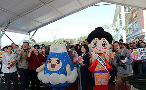 屏東熱博破百萬入園人次 周春米送超萌泰迪熊紅包