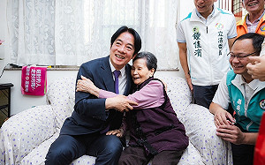 他真的來了！賴清德情人節拜訪92歲超級粉絲　家人透露：阿嬤還特別弄頭髮