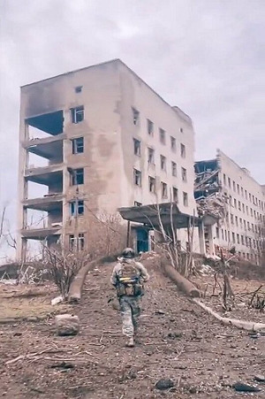 被7個打1個圍毆! 烏軍無奈撤出阿夫迪夫卡 白宮：俄羅斯將完全掌控該地