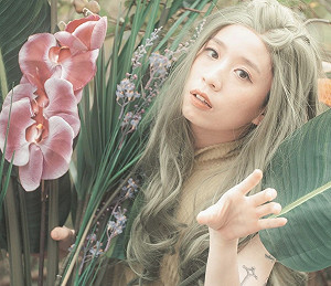 HOOK化身「長髮大波浪仙女」判若兩人！網驚：以為女團