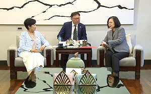(影)接見日本東京都知事 總統盼加深交流合作、讓台日關係越來越好