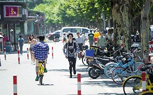 出門忘了帶輔助？《英雄聯盟》中國戰隊丟包隊員慘追車