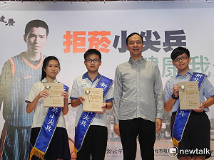 朱立倫表揚拒菸小尖兵　戒煙大使蕭敬騰助陣