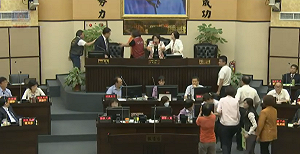 房屋降稅闖關未果  南市議會爆肢體衝突