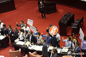 立院二讀  所得替代率分十年調降