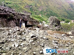 中國四川大雨山崩 逾百人遭埋