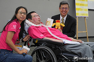 漸凍人協會20周年  陳建仁：他們是「台灣的光與鹽」