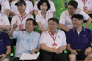柯文哲指鄭文燦案「過去傳聞多」馮光遠聽了捧腹大笑:算是聊以自況