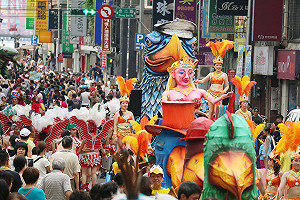 海洋老鷹嘉年華  老鷹  鯨魚 蝸牛 螃蟹全上了