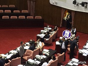 立院二讀　公立教職員18%優存2年歸零