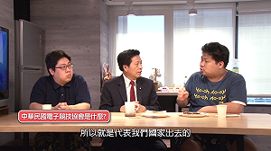 滑起來、滑起來！  統神、國動宣傳中華電競協會