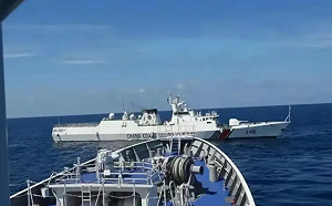 菲律賓最大海警船接近黃岩島海域 中國2海警船驅離時做撞船準備