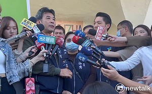 深坑火災臭雙北！蔣萬安急改行程赴木柵視察空污 里長批：早通報「市府一直沒消息」