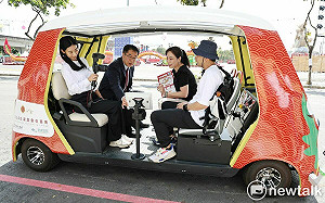 開箱首輛台灣燈會自駕車  黃偉哲歡迎來賞燈體驗AI無人駕駛