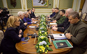 烏總統幕僚長：可能很快將邀請俄派代表參加和平高峰會