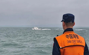 (影) 中國海警大動作示威! 3大噸位艦巡金廈海域 刻意逼近我海巡船比大小