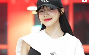 李多慧「穿內衣熱舞」曬超細水蛇腰！網暈：連播1小時