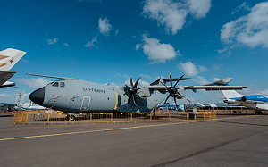 禁止中國人參觀! 新加坡航展防間諜 德國A400M軍機逐一查身分還動上手 