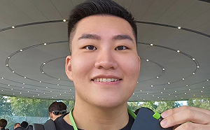 Joeman戴Vision Pro「邊追劇邊遛狗」？網笑：感覺會嚇到人