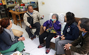 228事件77週年前夕  高市府慰訪受難者蕭朝金家屬    