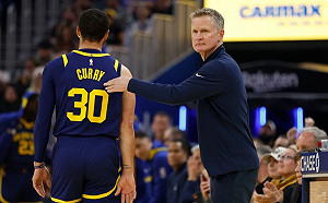 (影)本季7度領先15 被翻盤　Kerr坦言Curry累了