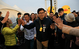 黃色小鴨大成功！陳其邁率高市府團隊總動員 滿意度飆升直逼8成5