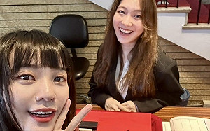 黃捷與「立院林襄」自拍合照  網友︰立院安妮亞vs.林襄