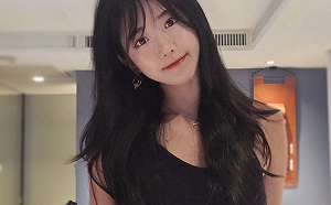 企鵝妹遊法國遭「出拳攻擊」！網嚇壞：要保護好自己