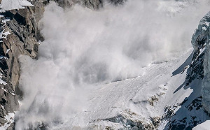 日本一天兩起雪崩  長野10人平安、鳥取2人失蹤