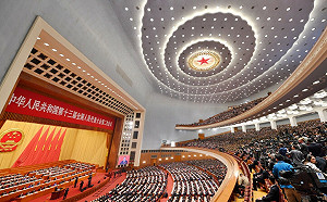 (影) 荷蘭記者被推倒在地! 中共兩會前嚴控新聞 外媒協會抗議 毛寧竟稱不知情