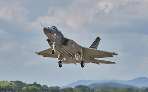 南韓「獵鷹」成功射出「流星」 炫遠程探測能力、圖國際軍售市場