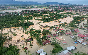 蘇門答臘暴洪致19人死亡、7人失蹤 土石流淹沒民宅 8萬居民緊急撤離 