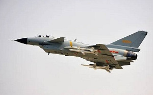 解放軍3.5小時出動14機9越線擾台 昨無人機繞飛至台灣東南疑回應美菲巴丹建港