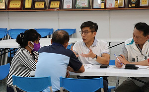 選服直播多元化！鍾佳濱行動服務站化身打詐小教室