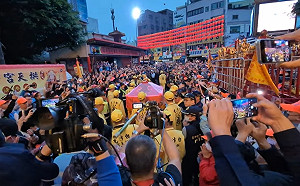 白沙屯媽祖進香人潮翻倍！台鐵加開班次因應