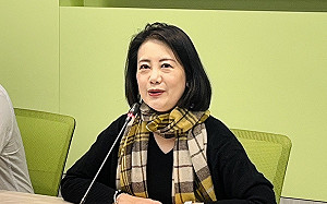 遭藍委熊抱摔牆 吳思瑤痛斥暴力再批陳玉珍「演很大」