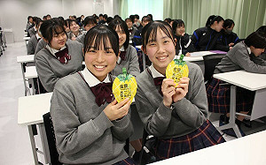 大樹金鑽鳳梨汁直送日本橘高校    雄女學生錄影片邀「再訪高雄」  