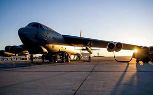 對解放軍做「壓力測試」? 第一島鏈風雲緊 美B-52入南海遭殲 -11跟監至台東 