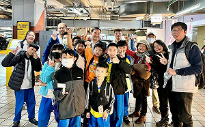 偏鄉學童難得搭高鐵北上旅行 王定宇赴高鐵台北站迎接