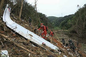 有人「推桿俯衝」! 東航黑盒子首曝光 墜毀前最後90秒「消失動力」全因這動作？