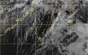 今起連3天飆高溫！鄭明典曬1圖：有卷雲飄過台灣上空