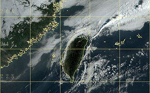 微弱鋒面掠過北東轉涼 水氣不多中南部熱飆30°C