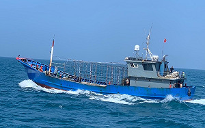 一天2起4艘陸漁船闖台灣中部限制水域 海巡署依法驅離