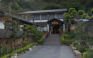 皇池偷拍又見新影片流出！「霸社TG群」擋不住 受害者增至4男6女