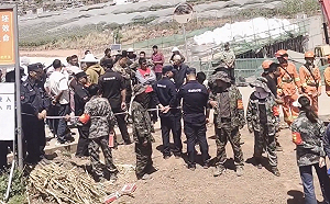 (影) 反土地被徵收 四川村民與警爆衝突 中國多地也發生爛尾樓抗議